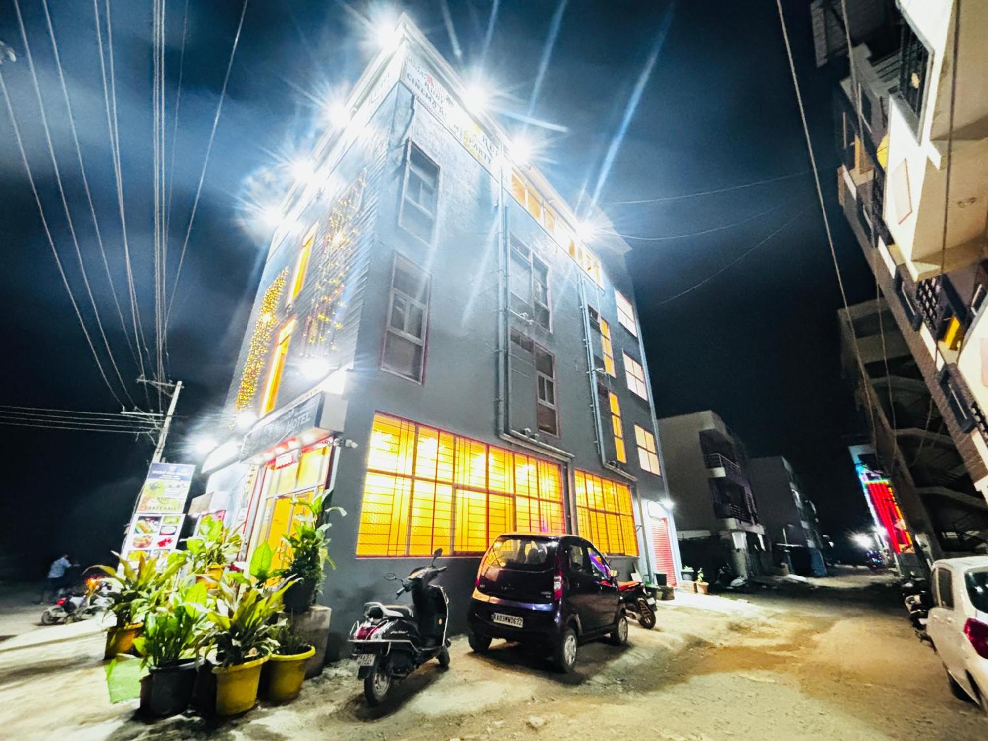 Hotel New Royal Ruby - Electronic City Phase 1 Kammasandra Dış mekan fotoğraf